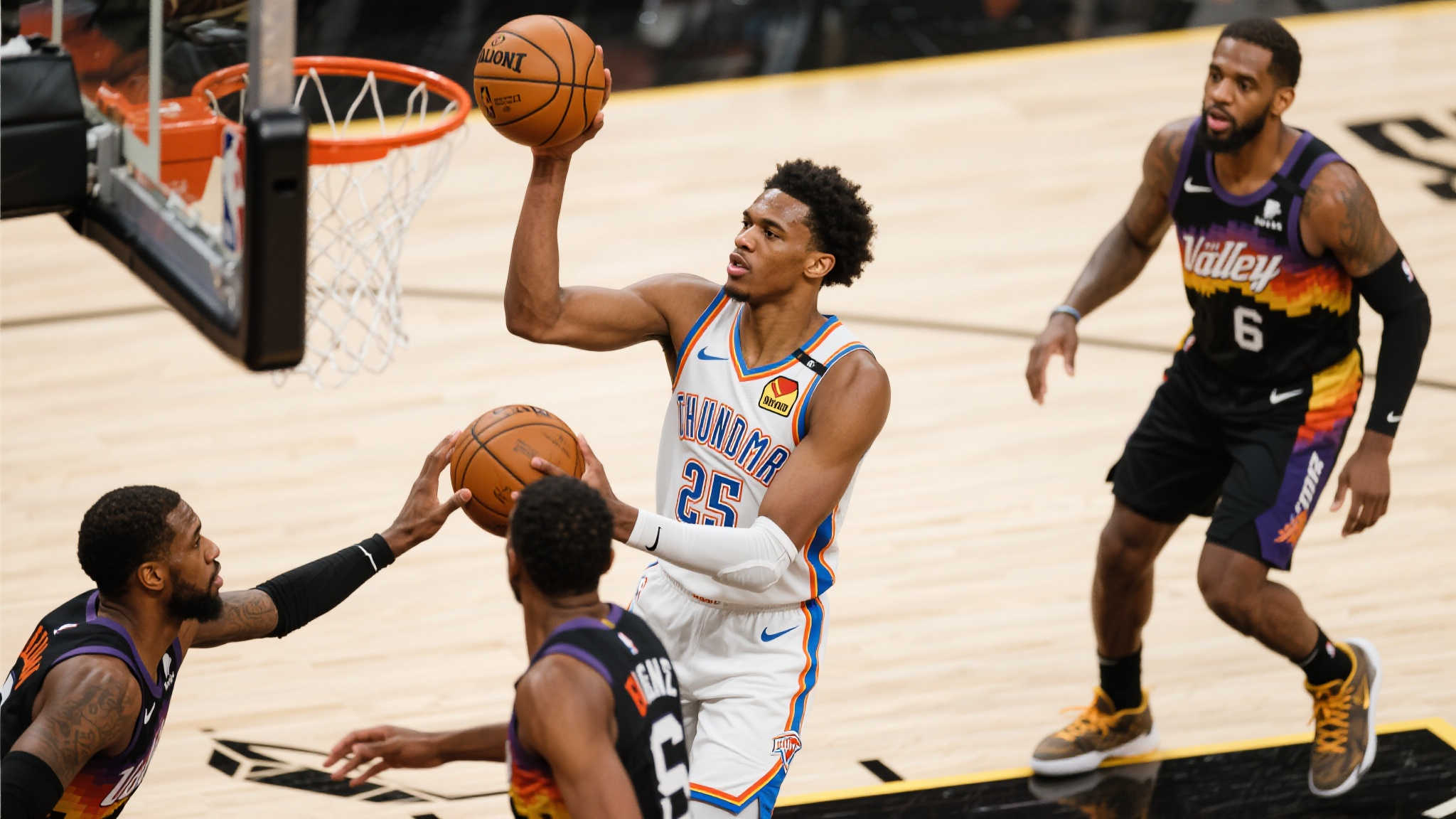 在总决赛里，面对天赋卓绝且经验丰富的对手，SGA以